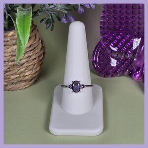 Simulated Oval Cut Amethyst Ring With Accent Stones Size 10 (NWOT)‎